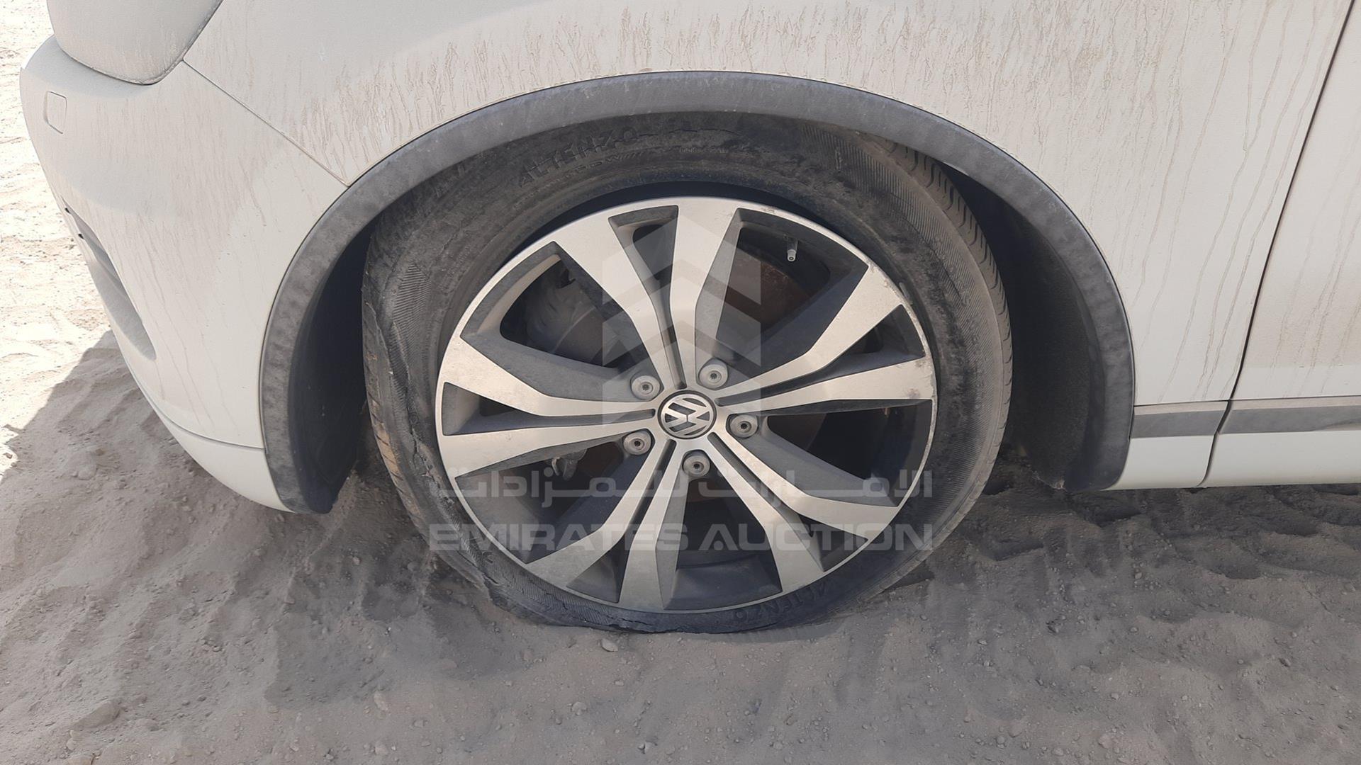 2013 VOLKSWAGEN TOUAREG VIN: WVGBD2BP7DD008254