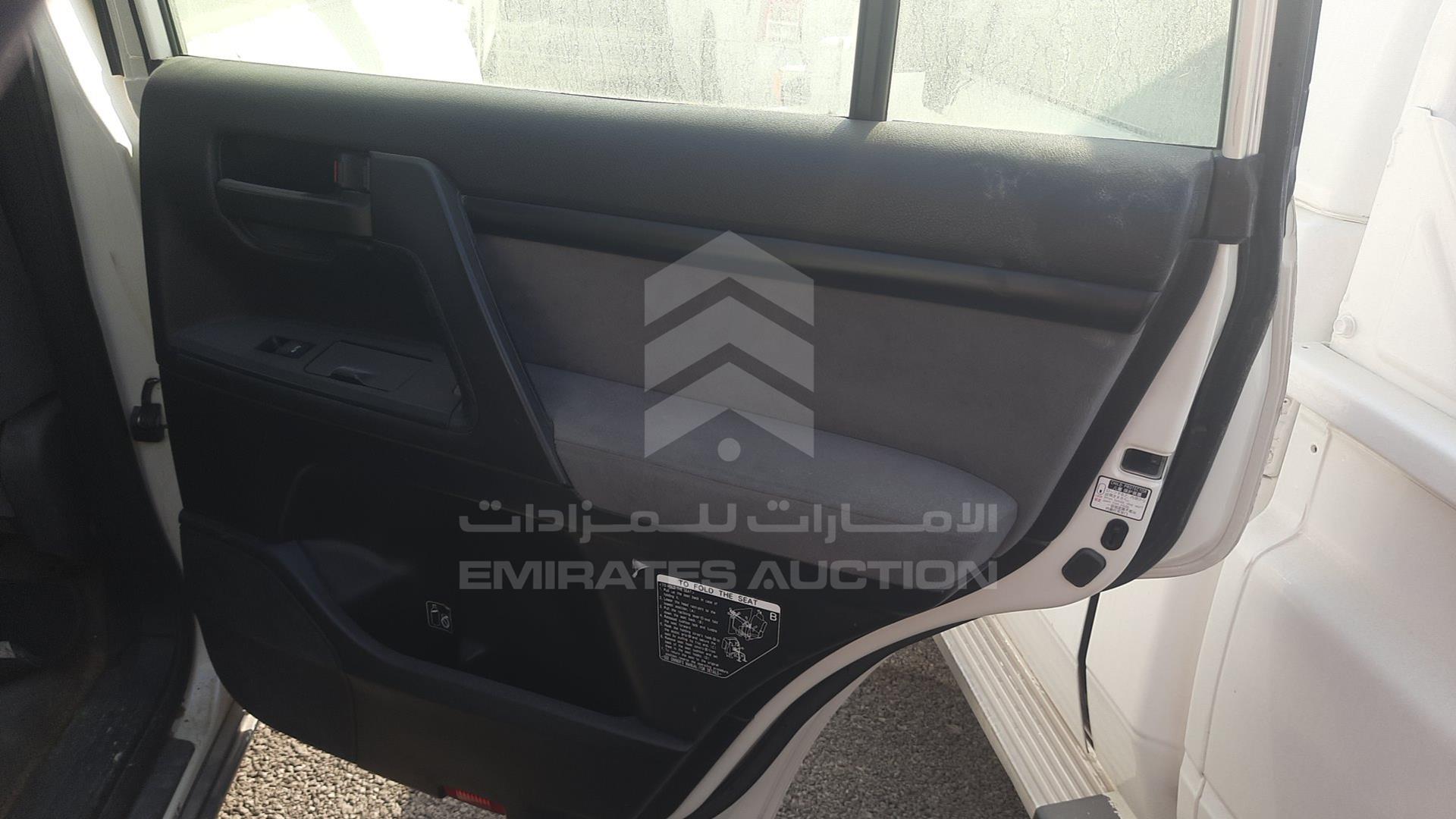 2011 TOYOTA LAND CRUISER VIN: JTMDU09J8B4043403