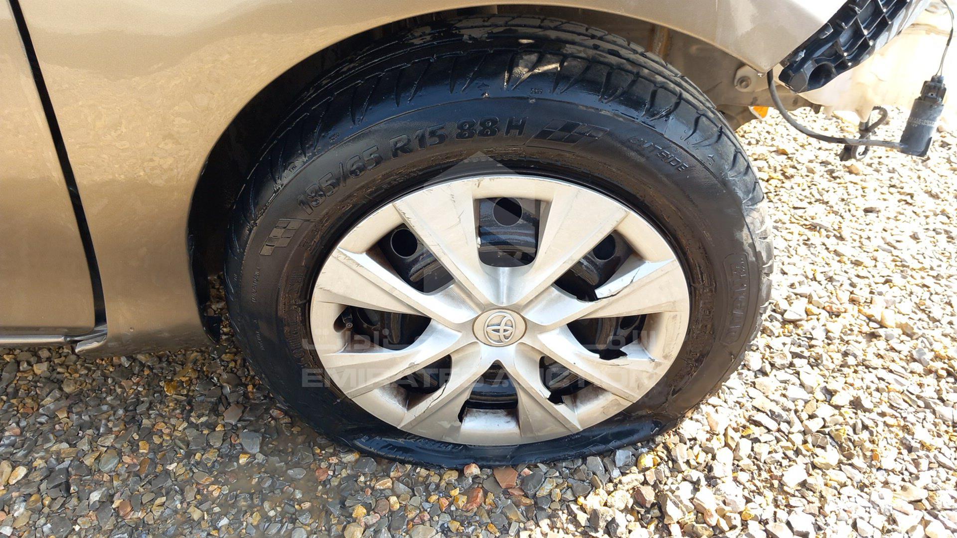 2015 TOYOTA YARIS VIN: MHFBT9F31F6025182