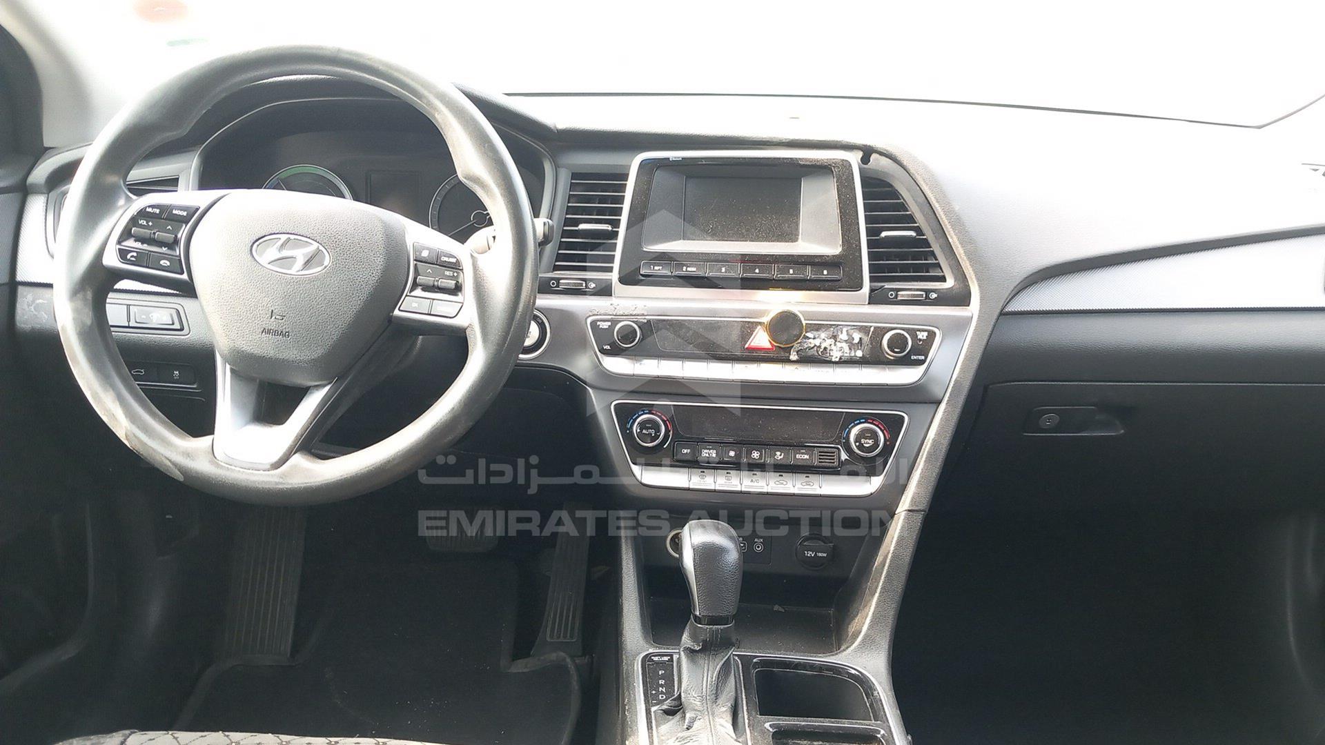 2018 HYUNDAI SONATA VIN: KMHE24137JA082090