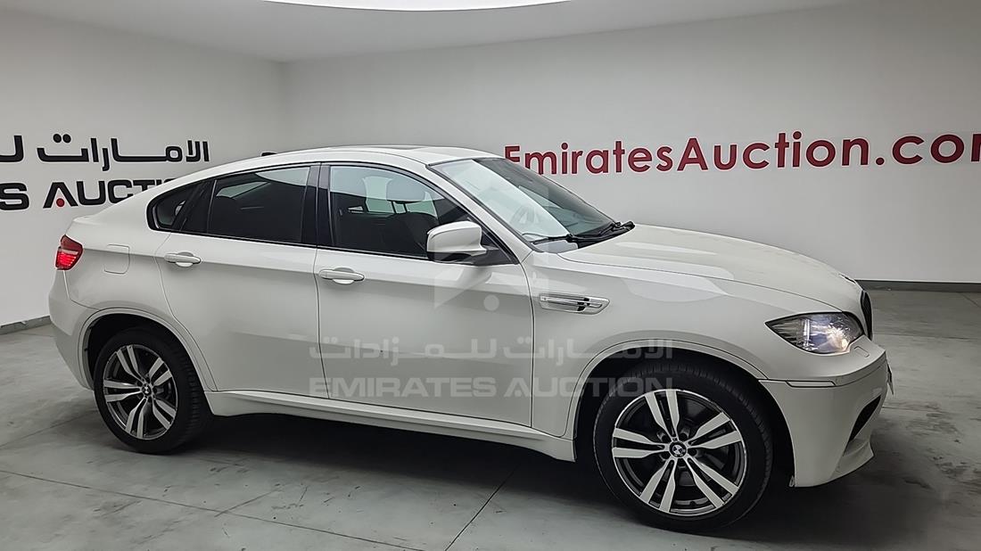 2010 BMW X6 — Front Right Angle — Photo 9