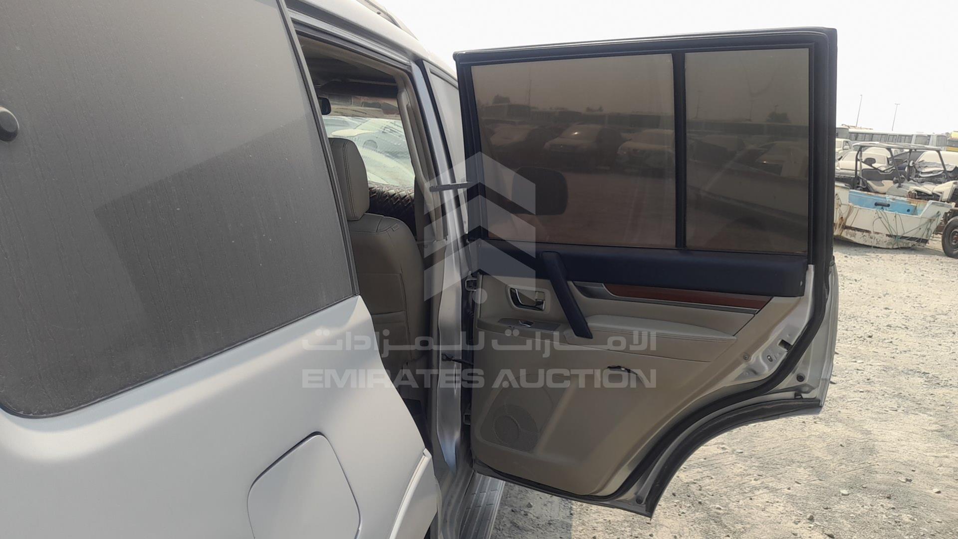 2008 MITSUBISHI PAJERO VIN: JMYLRV93W8J723952