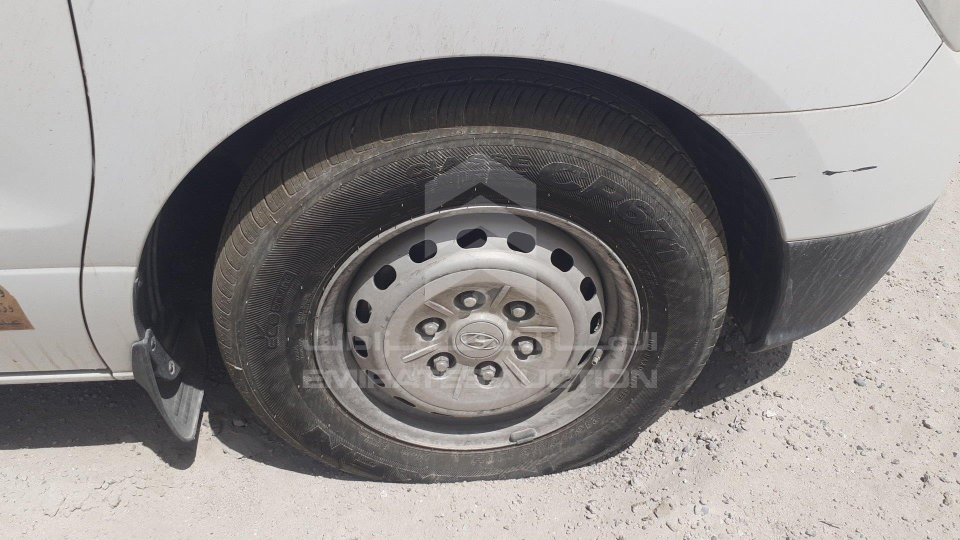 KMJWA37R0CU440854 - 2012 Hyundai H1 - #357798