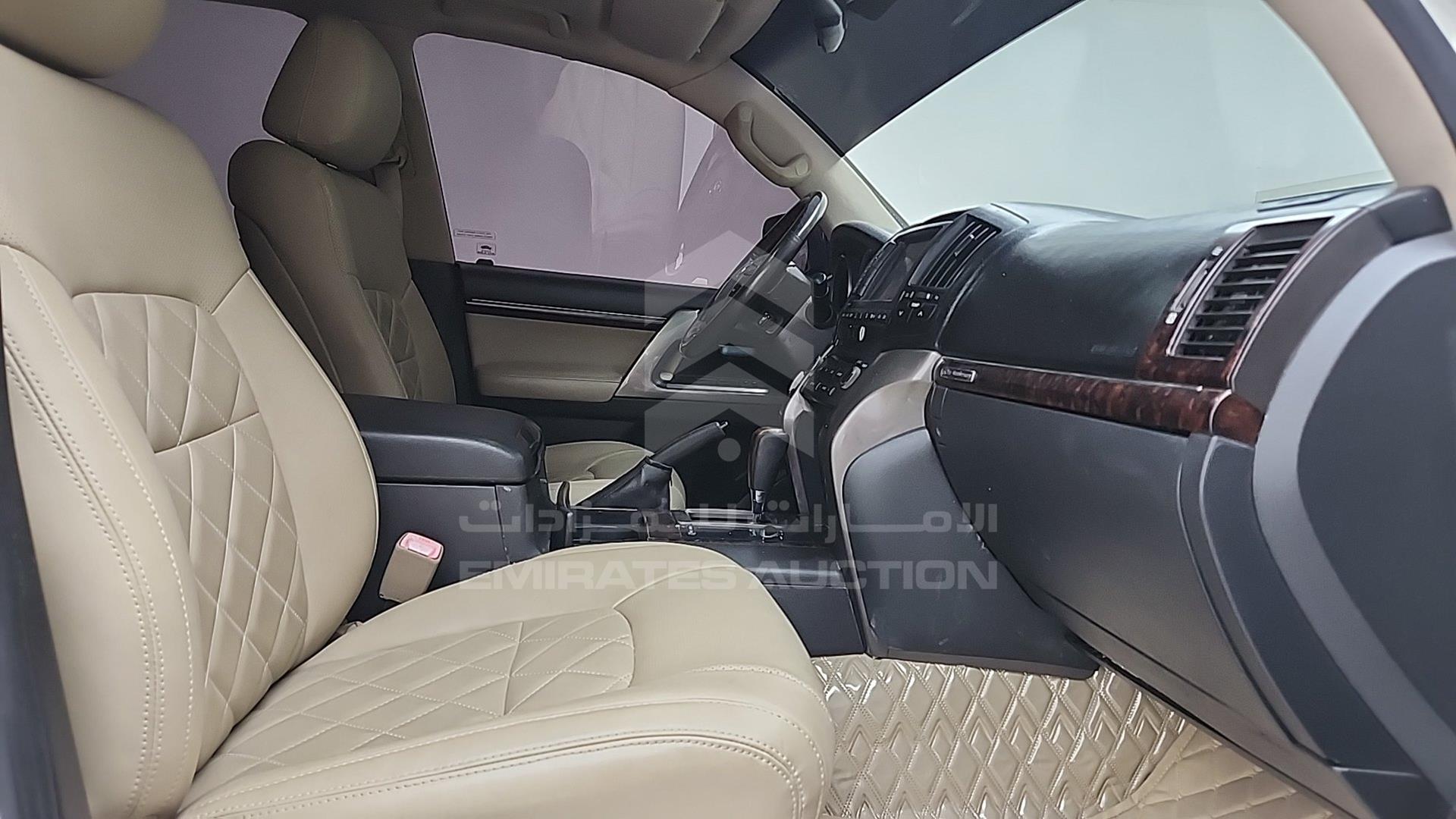 2011 TOYOTA LAND CRUISER VIN: JTMHT05J0B4039615