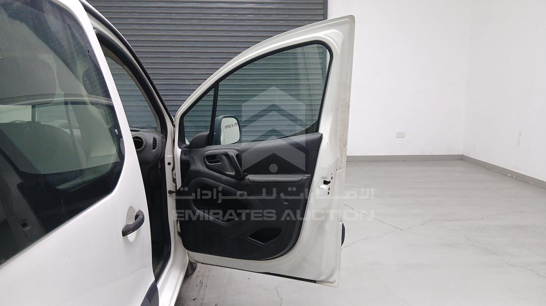 2015 Peugeot Partner — Front Right Door — Photo 25