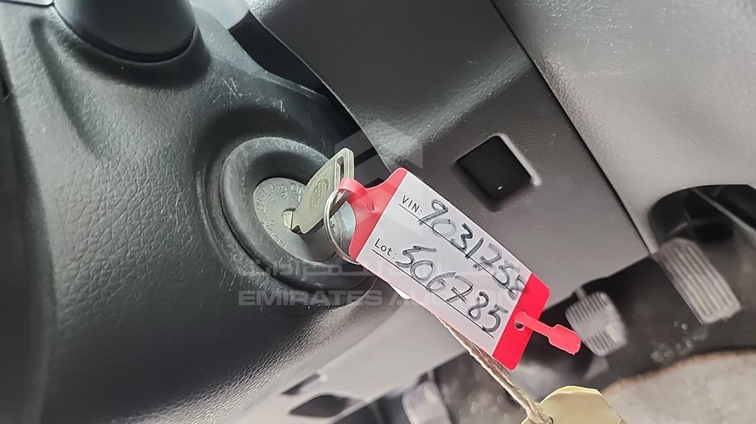 2021 Nissan Urvan — Keys — Photo 4