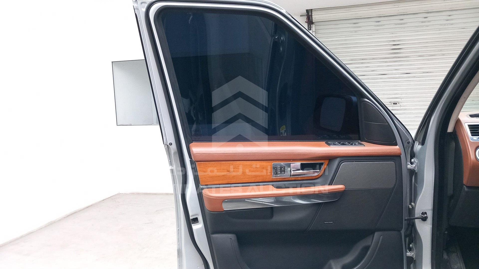 2011 RANGE ROVER SPORT VIN: SALLSAAD4BA298420