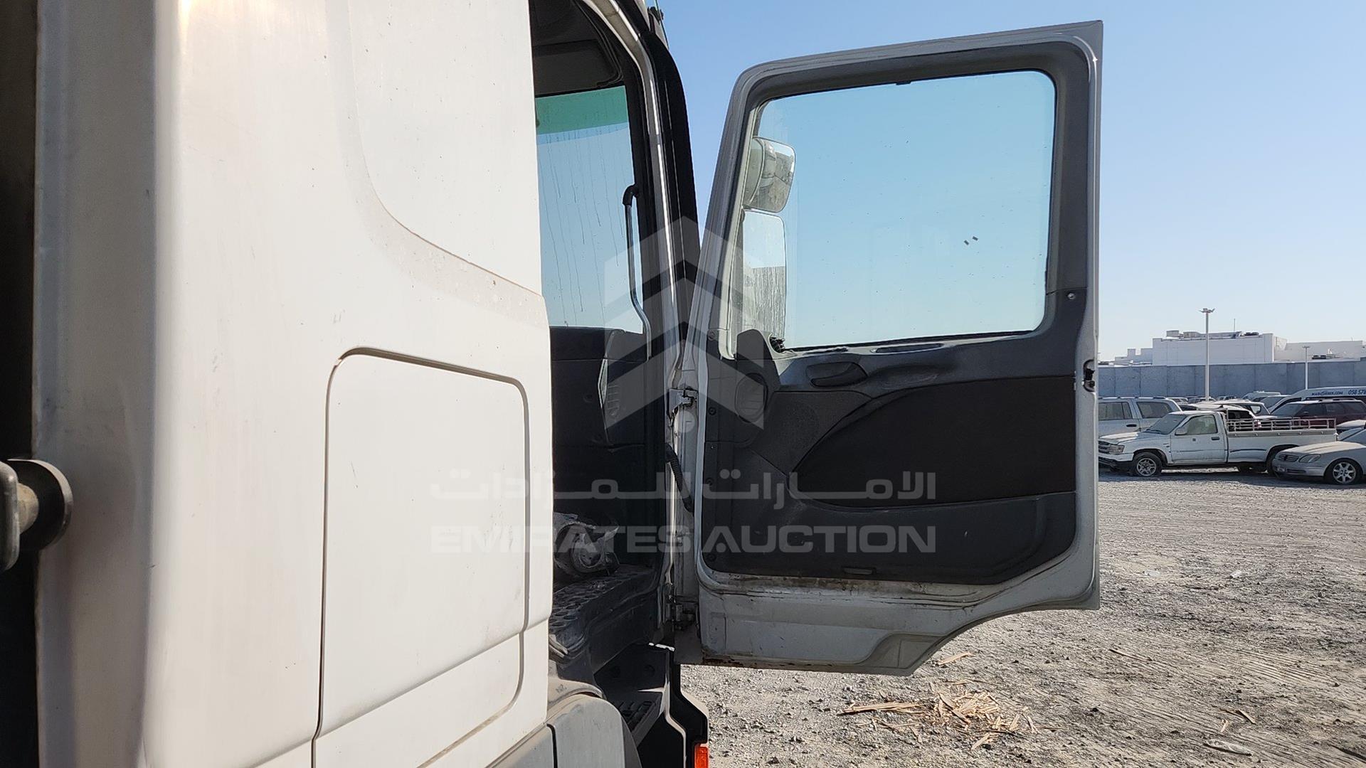 2008 MERCEDES ACTROS VIN: WDAKHCAA98L280332