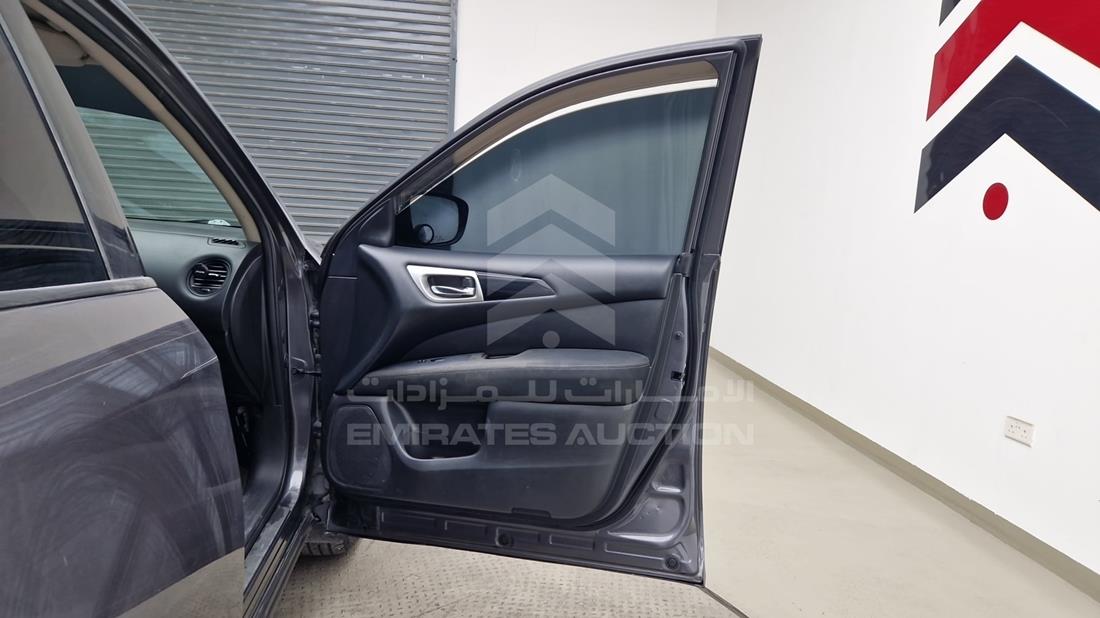2017 Nissan Pathfinder — Front Right Door — Photo 32