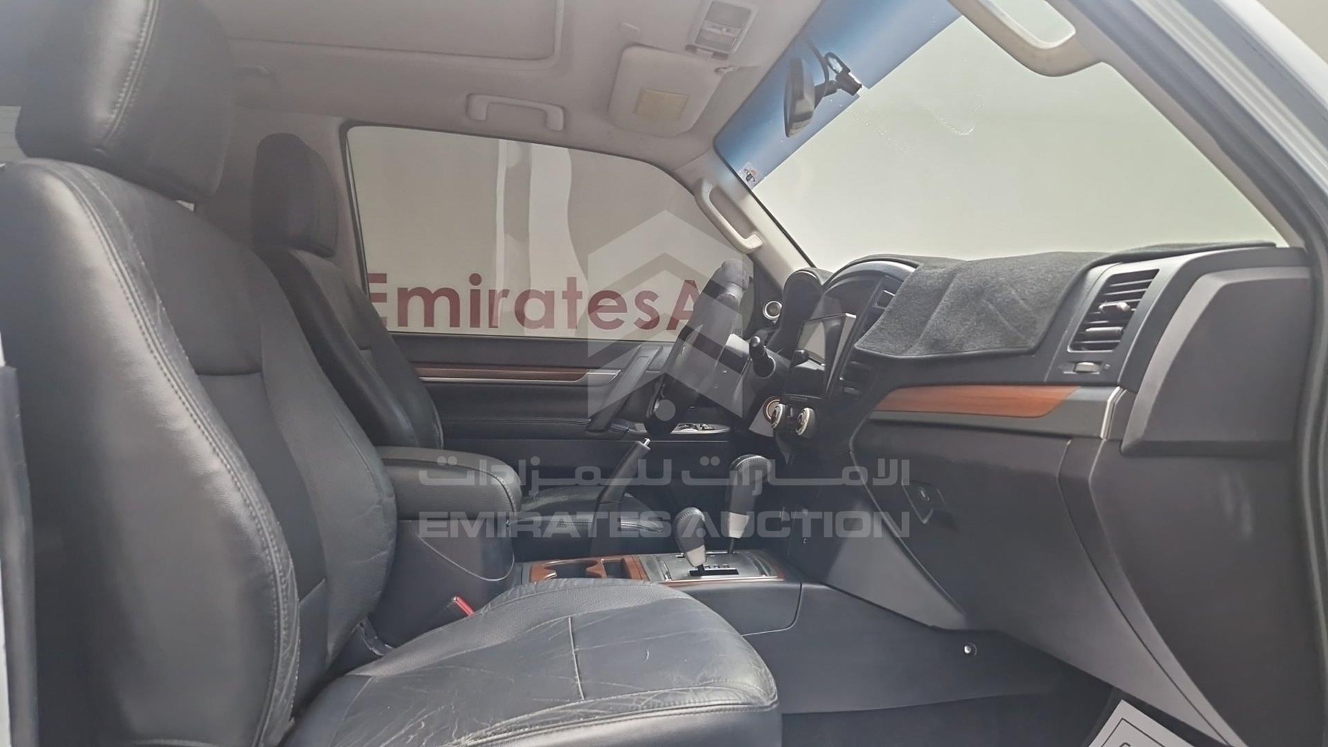 2009 MITSUBISHI PAJERO VIN: JMYMYV87W9J702367