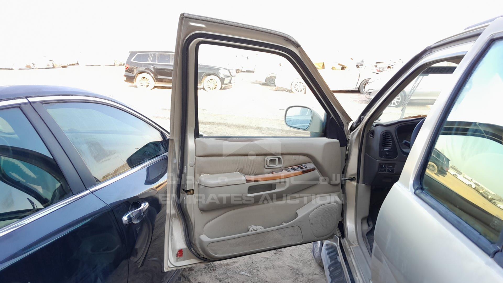 1998 INFINITI QX4 VIN: JNRAR05Y7WW030384