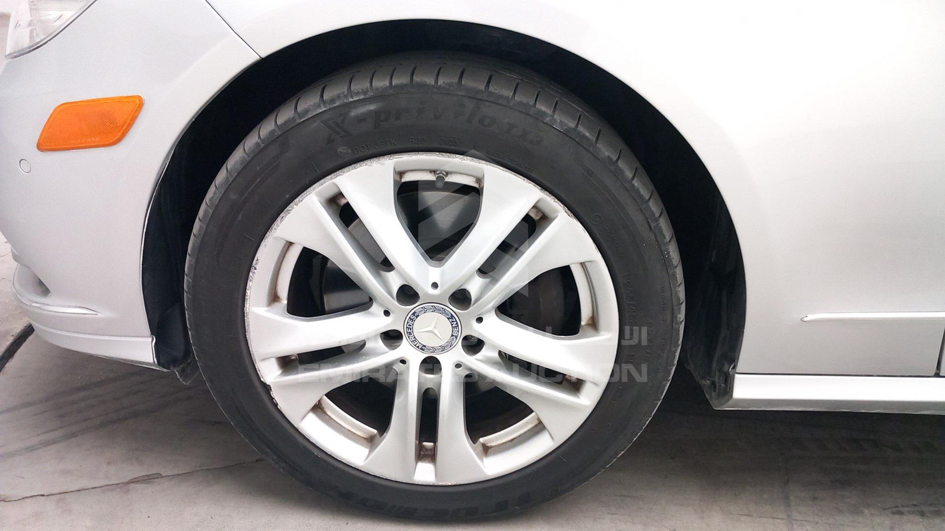 2011 MERCEDES E350 VIN: WDDHF8HB1BA303636