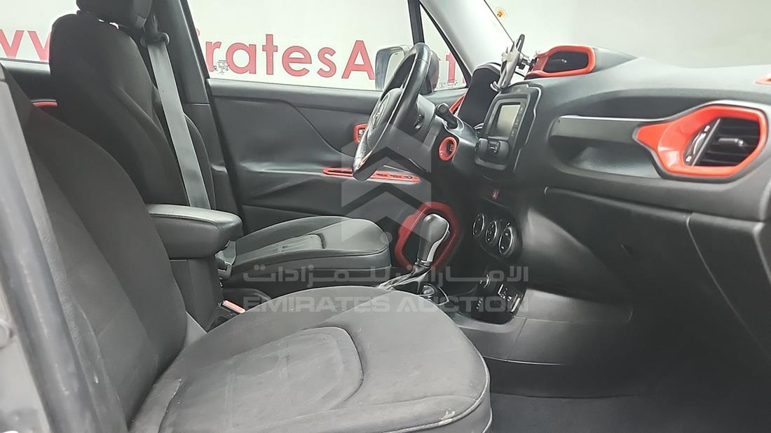 2016 Jeep RENEGADE — Front Right Passenger Seat View — Photo 24