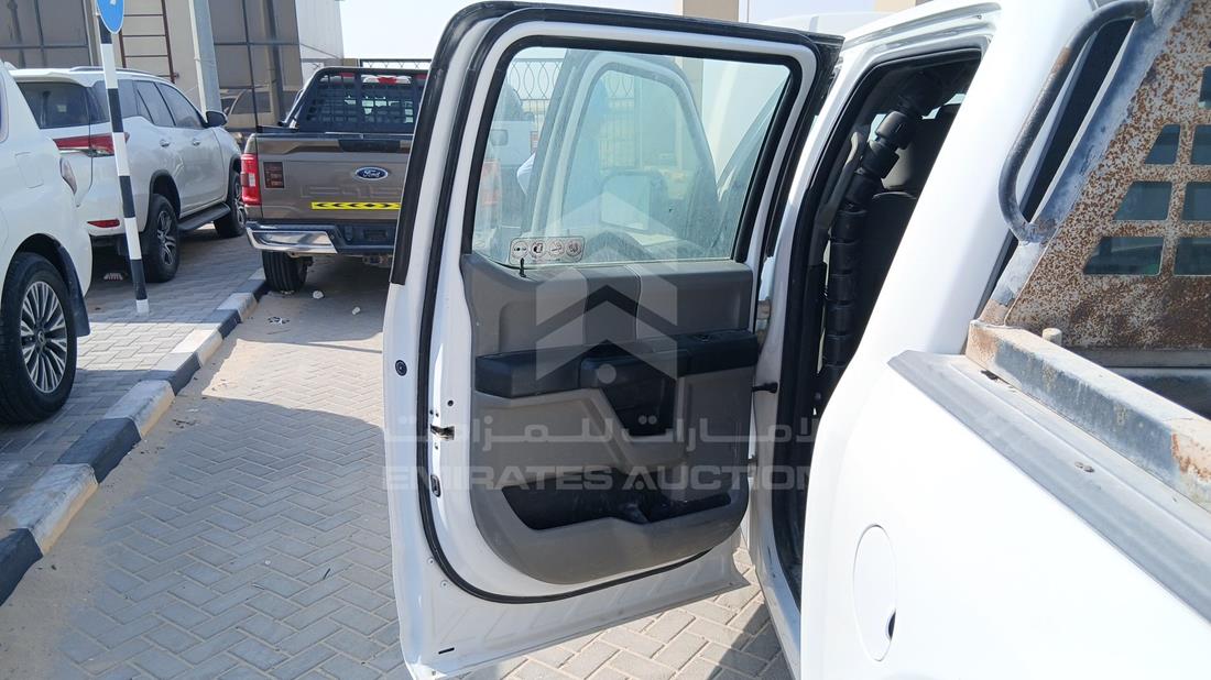 فورد اف 150 2019 — الباب الخلفي الأيسر — صورة 18