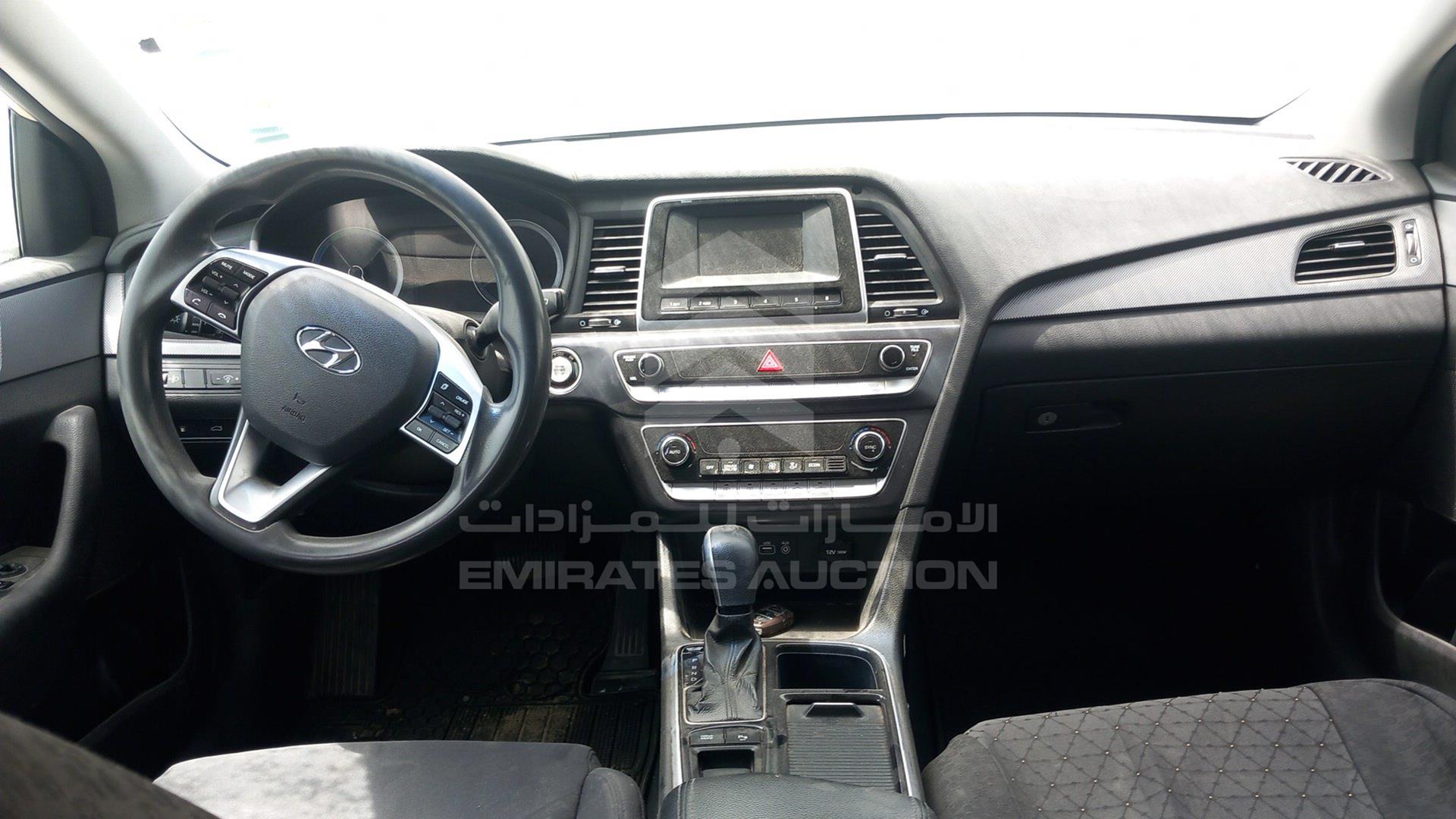 2018 HYUNDAI SONATA VIN: KMHE24135JA082122