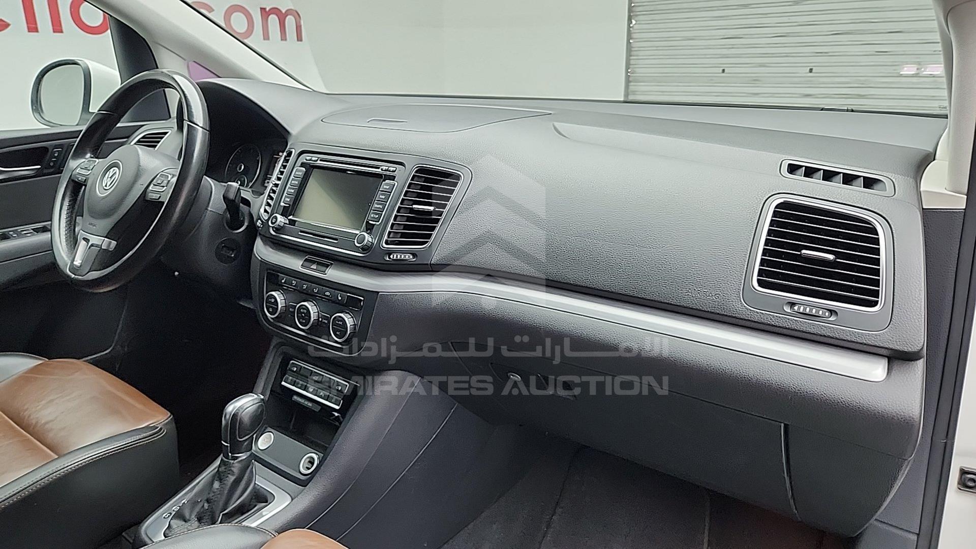 2016 VOLKSWAGEN SHARAN VIN: WVWZZZ7NZEV032244