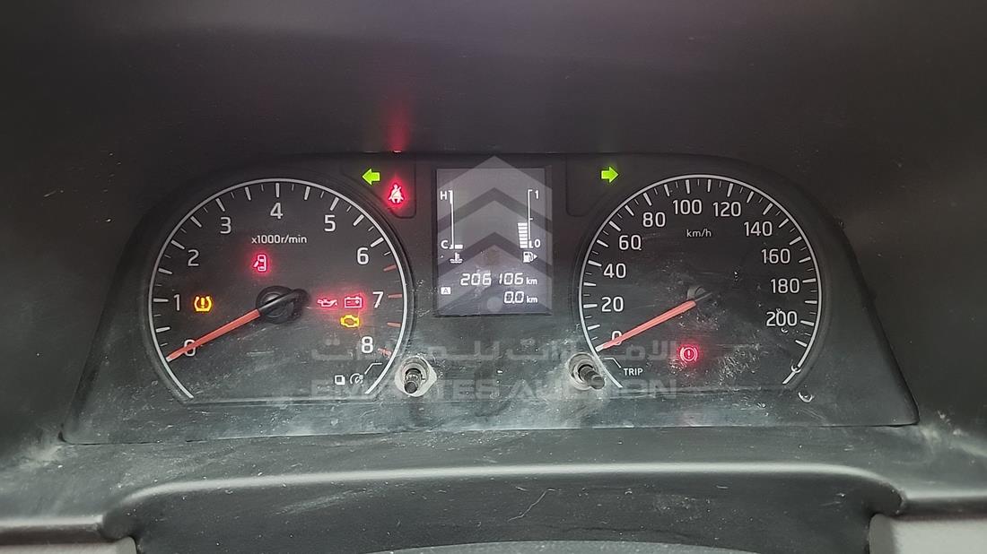 2020 Nissan Urvan — Speedometer & RPM Gauges — Photo 9