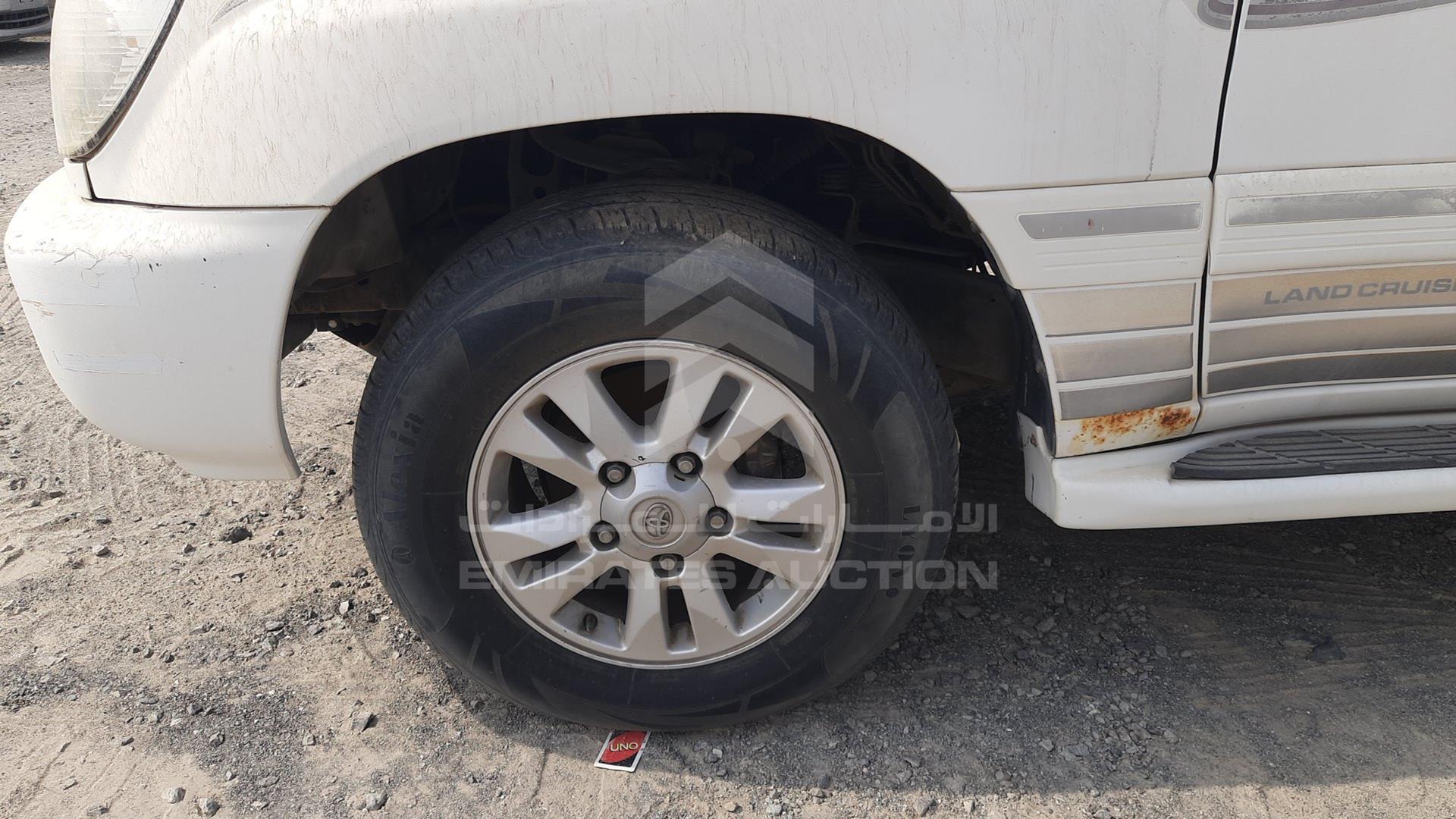 2001 TOYOTA LAND CRUISER VIN: JTEHJ09J815013879