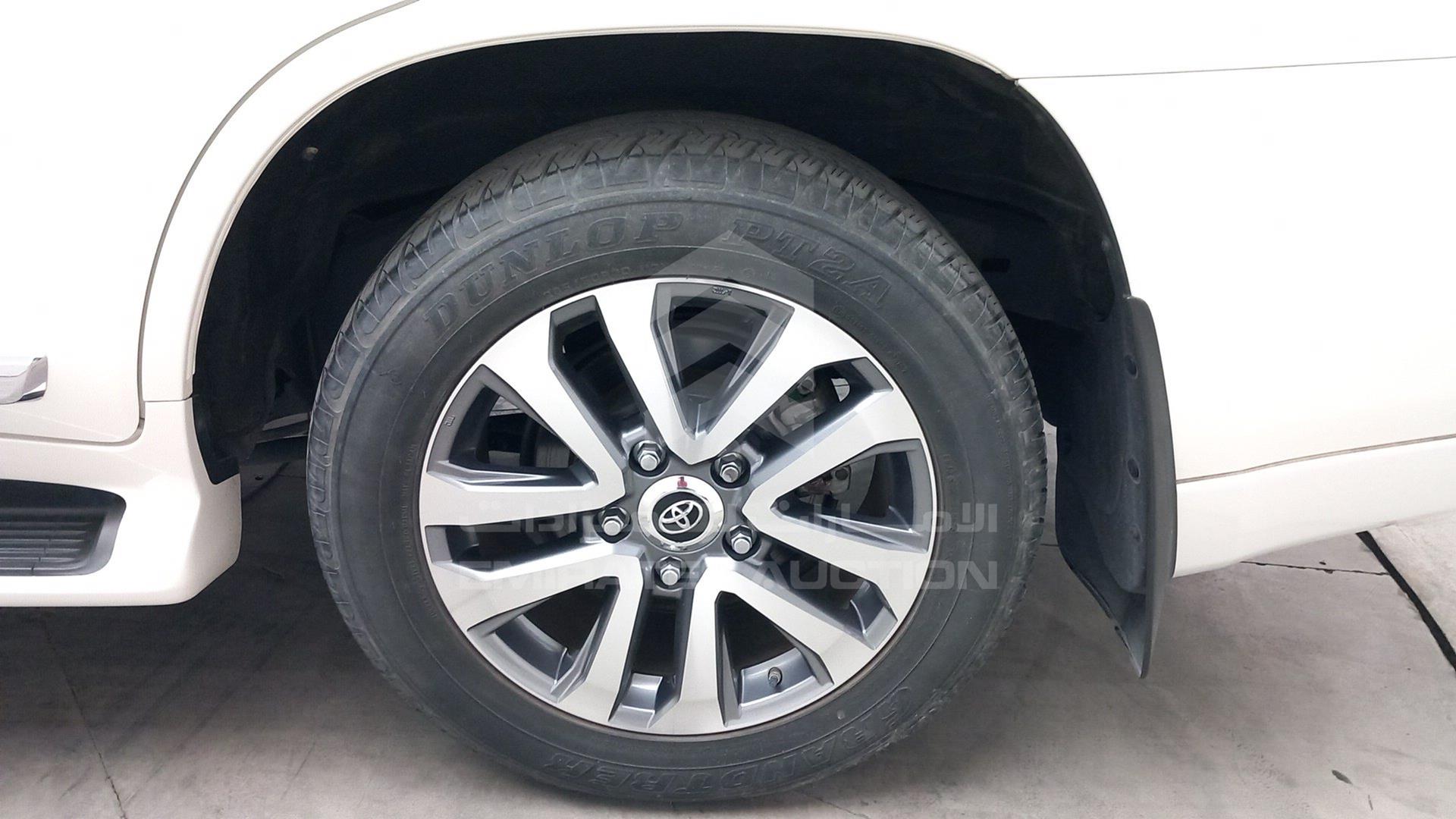 2017 TOYOTA LAND CRUISER VIN: JTMHY05J3H4054037