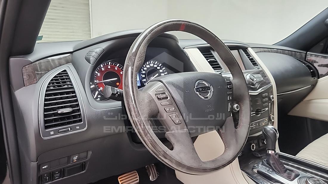 نيسان باترول نيسمو 2018 — زاوية واجهة السائق الأمامية اليسرى — صورة 14