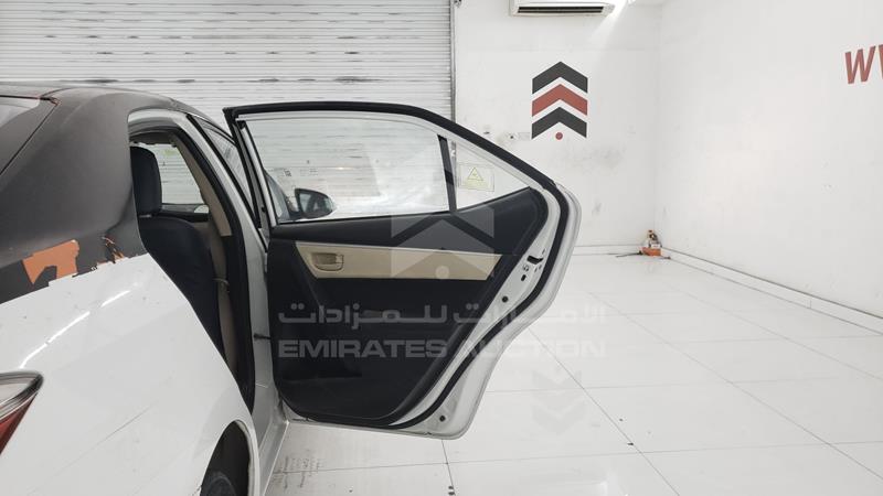 RKLBB9HE8J5212787 Auction: EmiratesAuction Lot: 404125 RKLBB9HE8J5212787 Toyota Corolla 2018 WHITE Photo 23