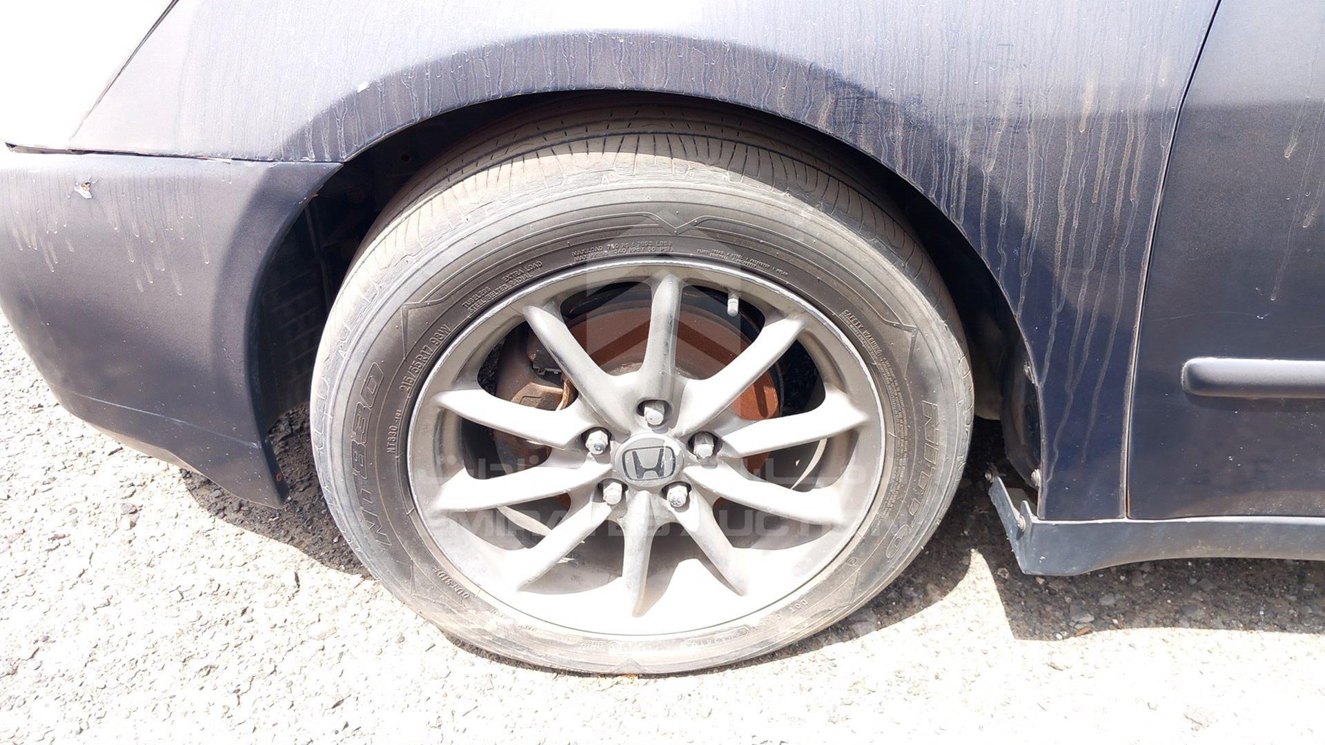 2005 HONDA ACCORD VIN: JHMCM56515C403491