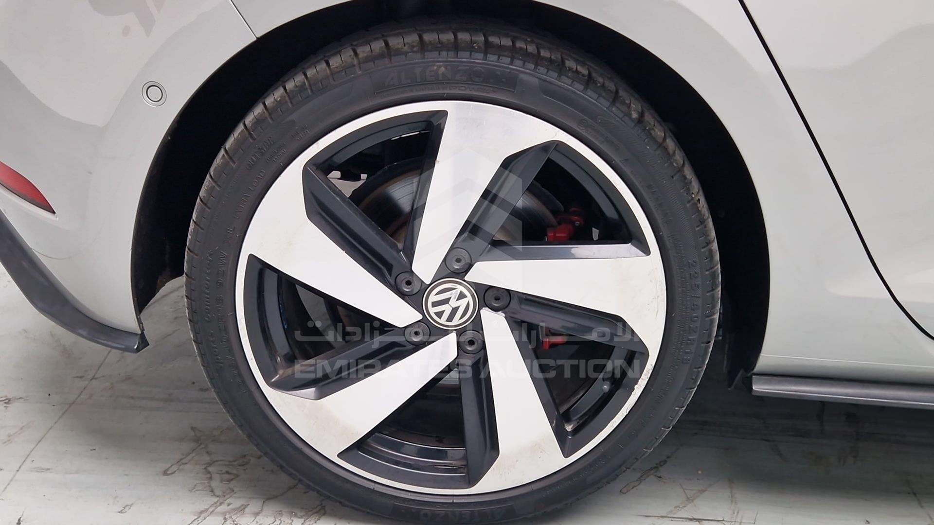 2018 VOLKSWAGEN GOLF VIN: WVWFL2AU7JW034126