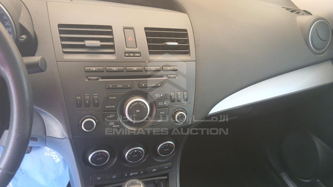 مازدا 3 2013 — نظم الترفيه وكاميرا المراقبة والملاحة — صورة 16