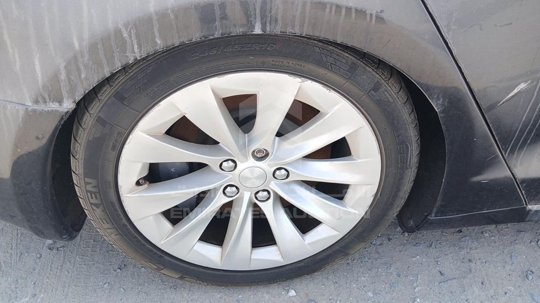 2018 Tesla Model S — Rear Right Tyre — Photo 32