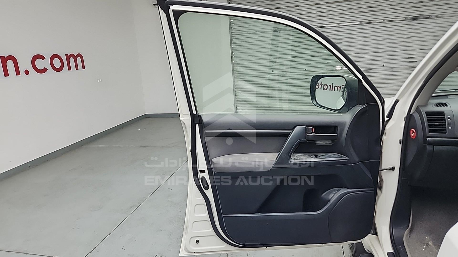 2014 TOYOTA LC 200 VIN: JTMHV09J904135065