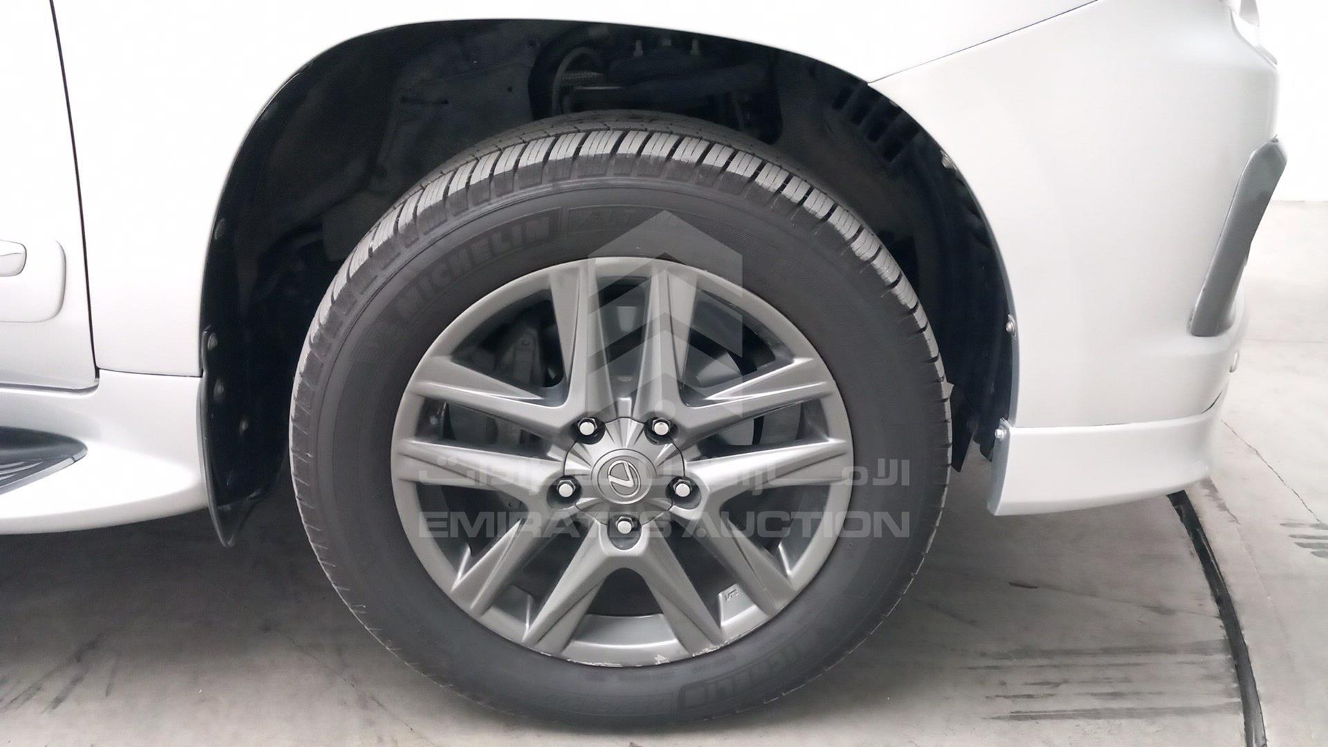2014 LEXUS LX 570 VIN: JTJHY00W2E4138734
