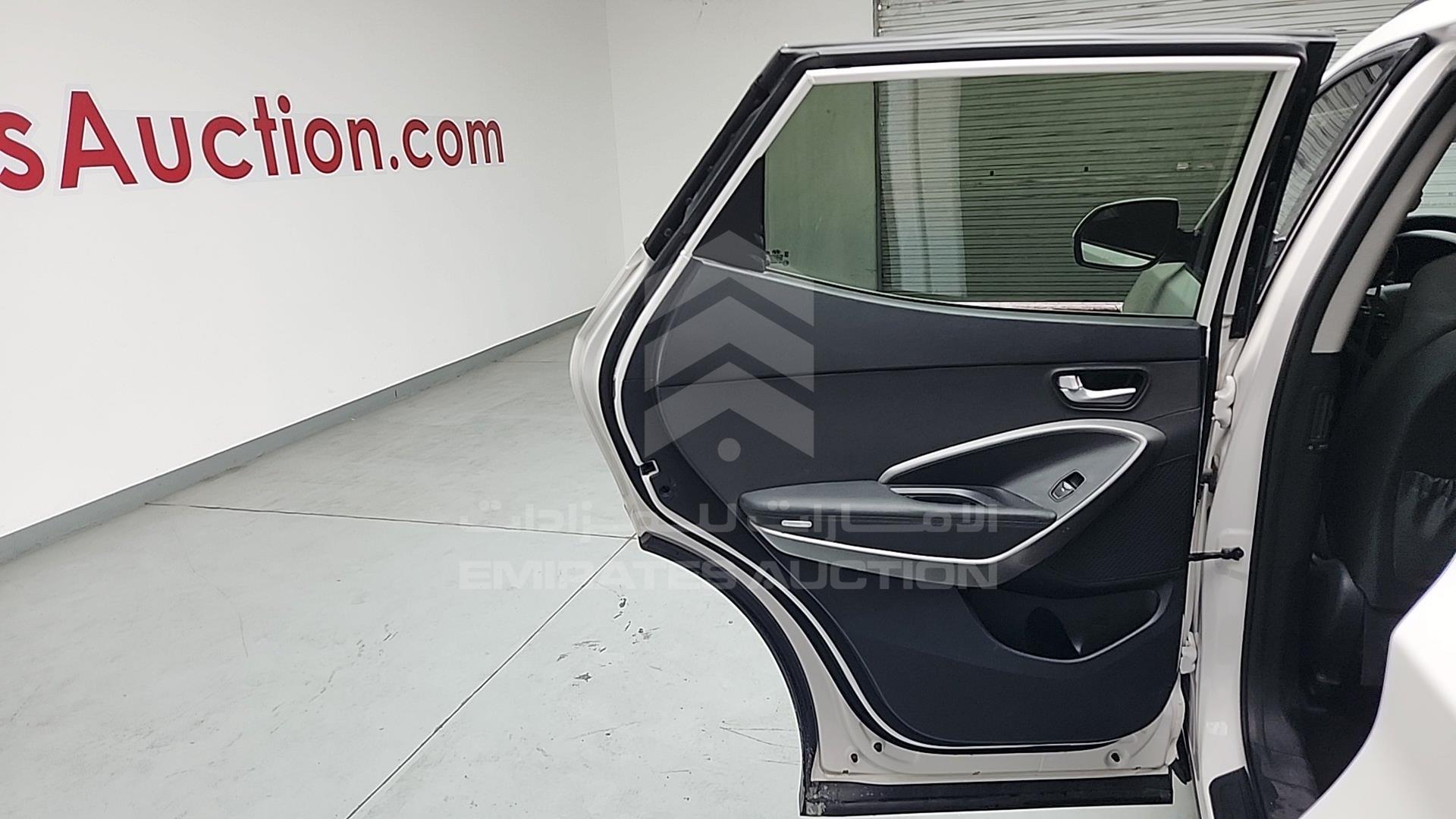 2017 HYUNDAI SANTA FE VIN: KMHST81CXHU647299