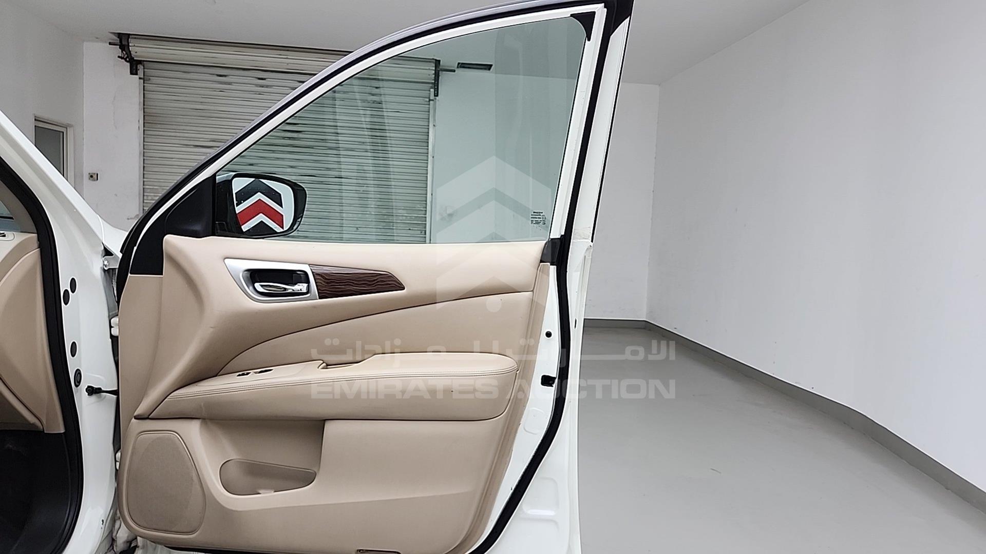 2018 NISSAN PATHFINDER VIN: 5N1CR2M88JC600372