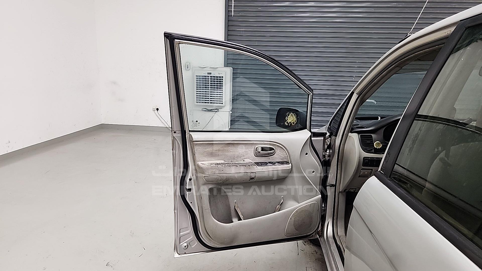 2007 HYUNDAI TRAJET VIN: KMHMG81C07U303668