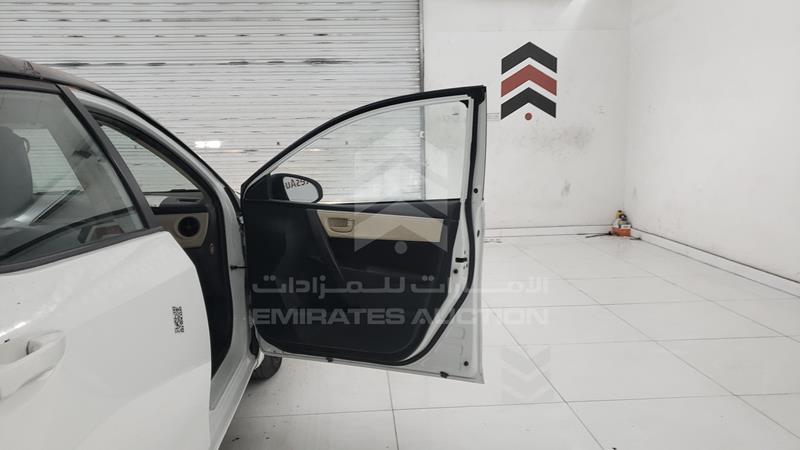 RKLBB9HE8J5212787 Auction: EmiratesAuction Lot: 404125 RKLBB9HE8J5212787 Toyota Corolla 2018 WHITE Photo 26