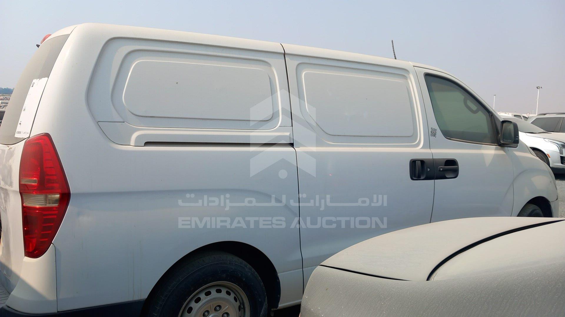 2013 HYUNDAI H1 VIN: KMHWG81R6DU548337