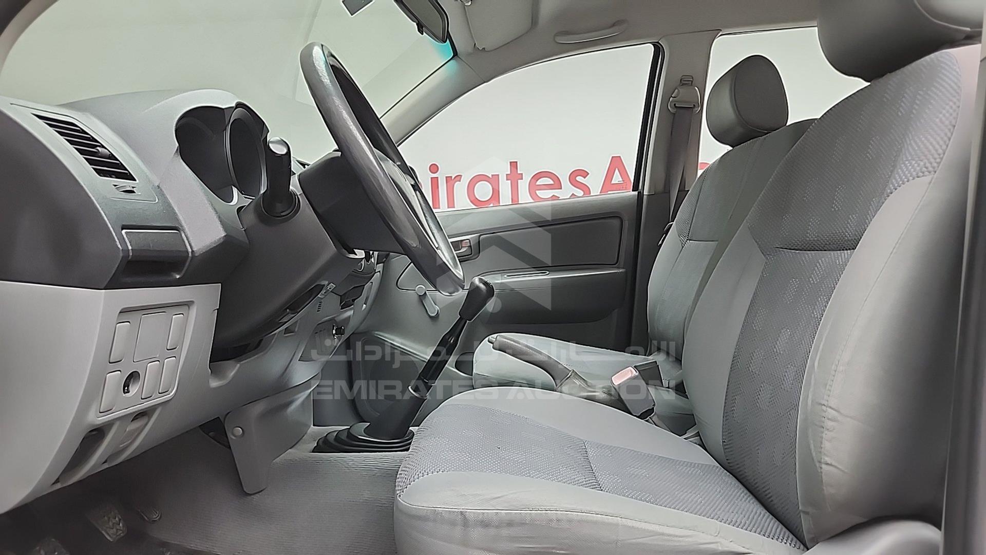 2011 TOYOTA HILUX VIN: MR0EX12G2B2047248