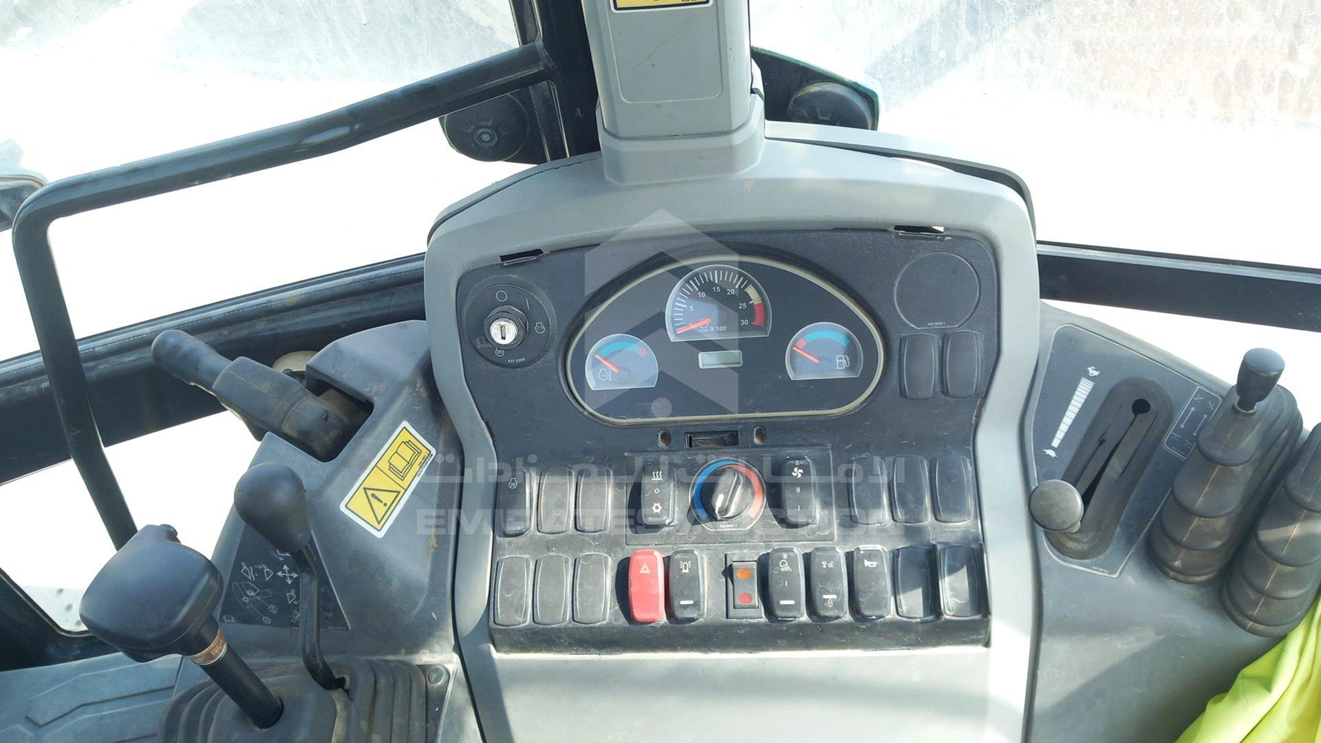 2016 CATERPILLAR 422F VIN: CAT0422FPLYF00460