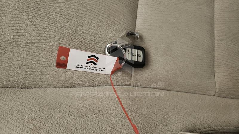 1HGCR2676EA608644 Auction: EmiratesAuction Lot: 405934 1HGCR2676EA608644 Honda Accord 2014 WHITE Photo 4