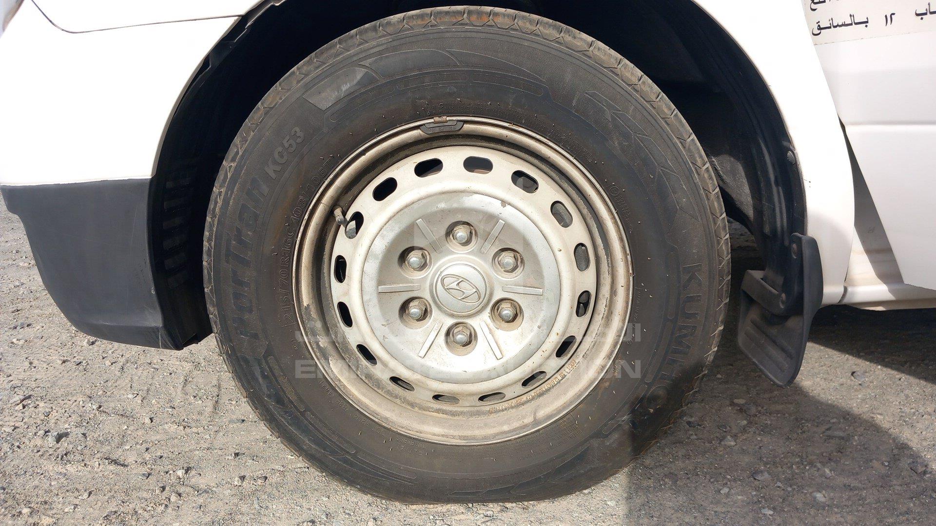 KMJWA37R0CU455693 - 2012 Hyundai H1 - #506534