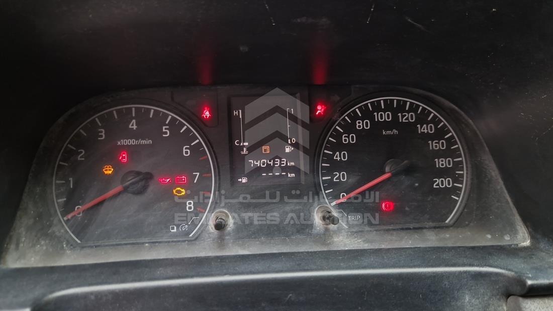 2014 Nissan Urvan — Speedometer & RPM Gauges — Photo 9