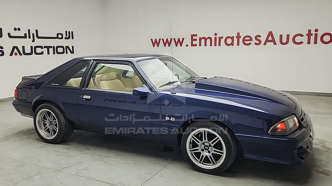 فورد موستانج 1989 — الزاوية الأمامية اليمنى — صورة 9