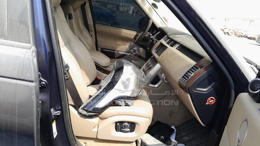 رنج روفر فوج 2016 — زاوية الراكب الأمامي للمقعد — صورة 21