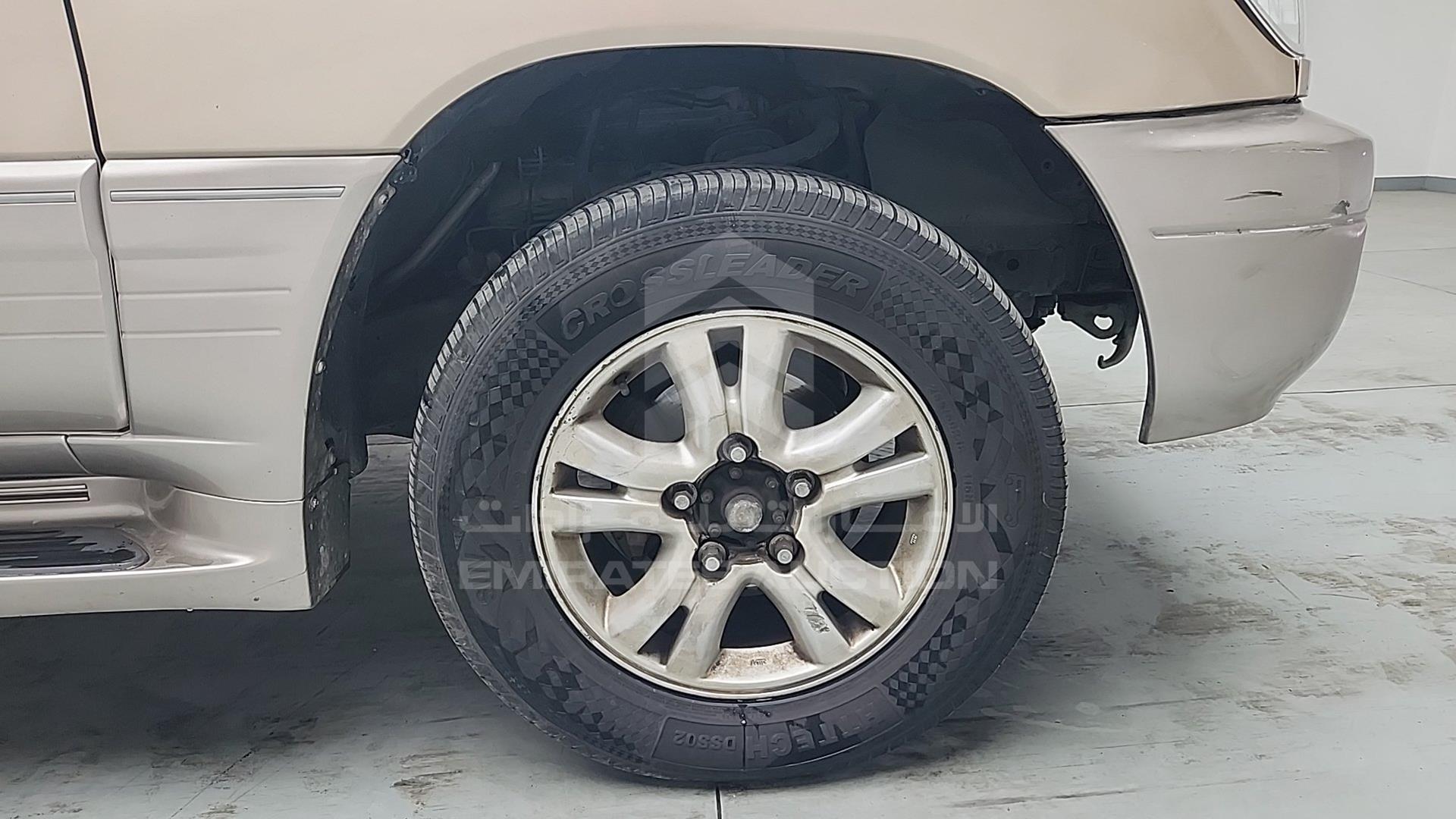 2001 LEXUS LX 470 VIN: JTJHT00W513503311