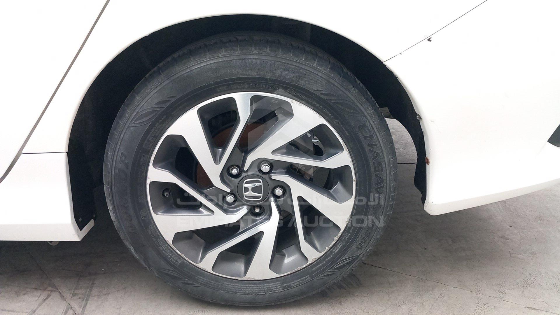 2018 HONDA CIVIC VIN: 2HGFC2F72JH501715