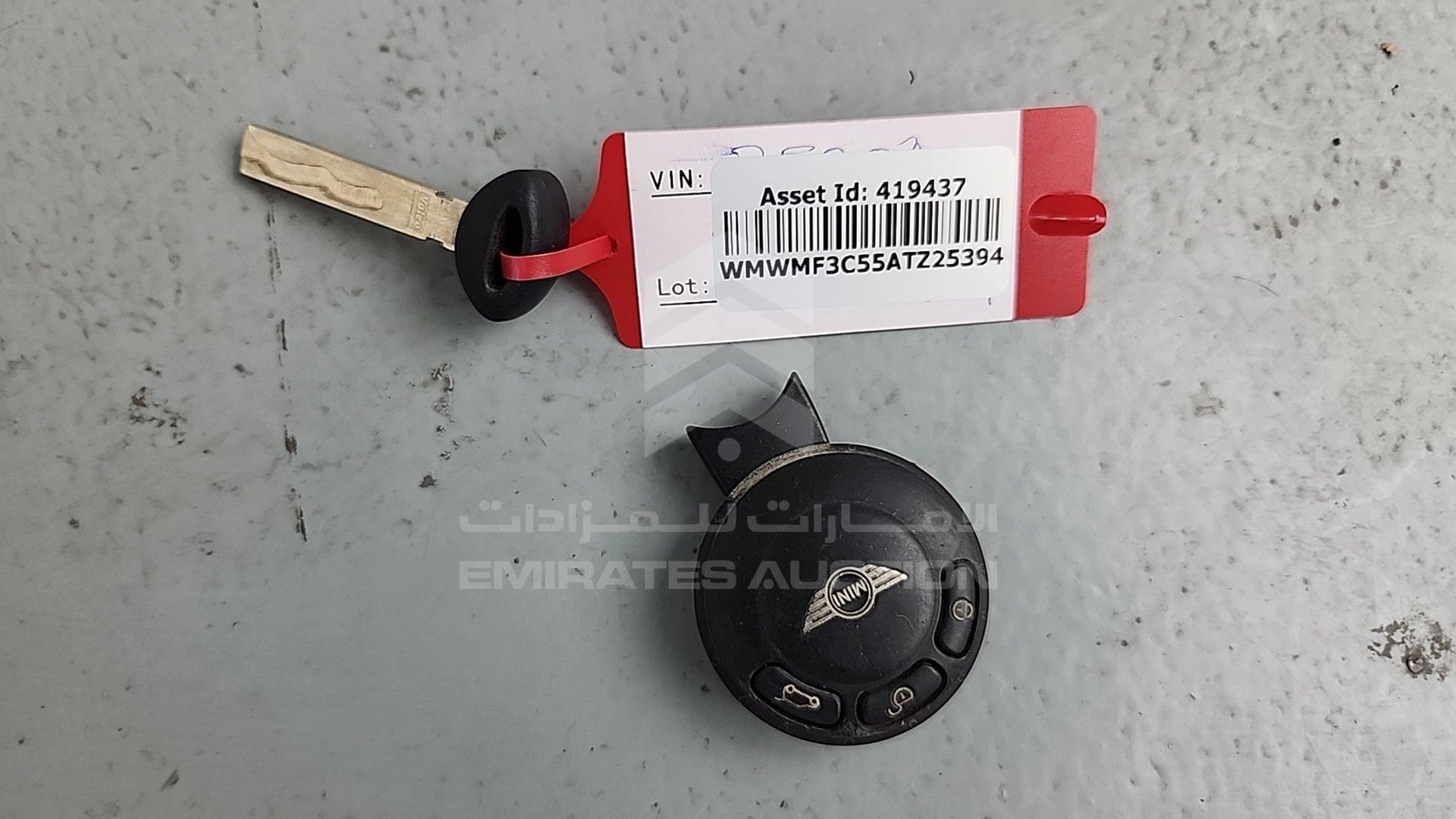 2010 MINI COOPER VIN: WMWMF3C55ATZ25394