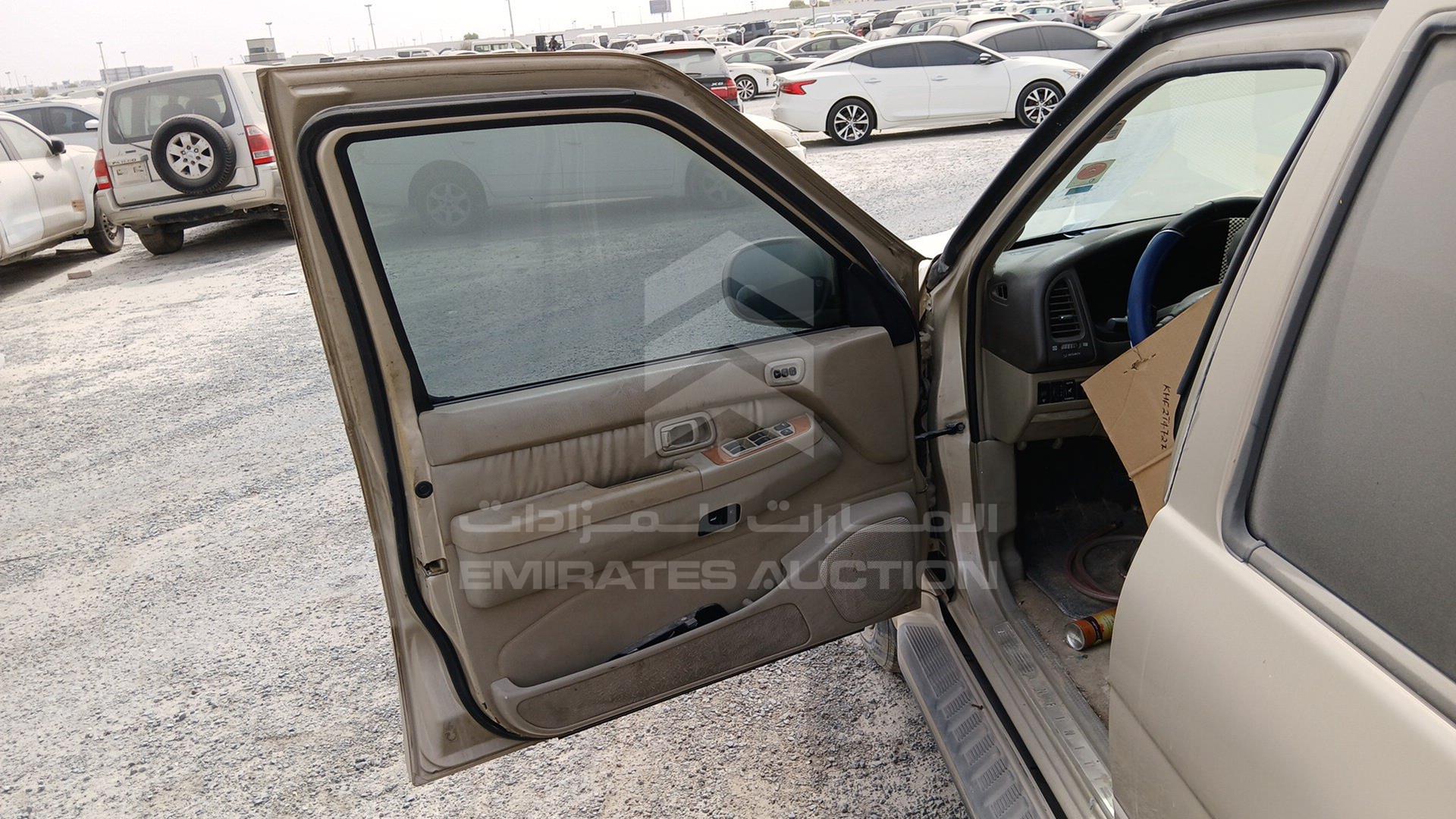 2001 INFINITI QX4 VIN: JNRDR09X71W204400