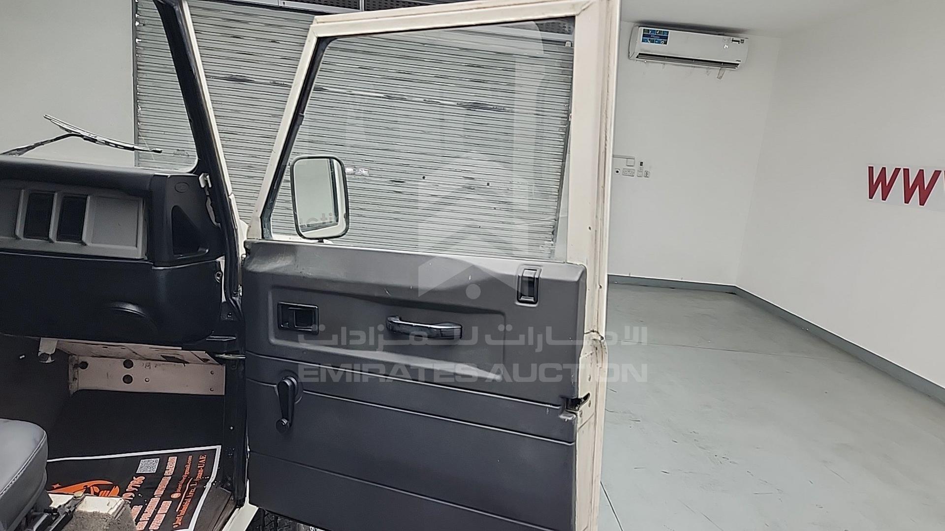 1994 LAND ROVER DEFENDER VIN: SALLDHAV8MA947261