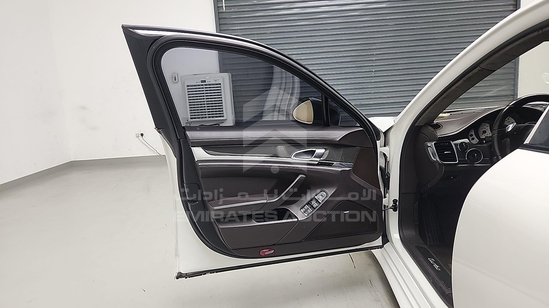 2011 PORSCHE PANAMERA VIN: WP0ZZZ97ZBL080132