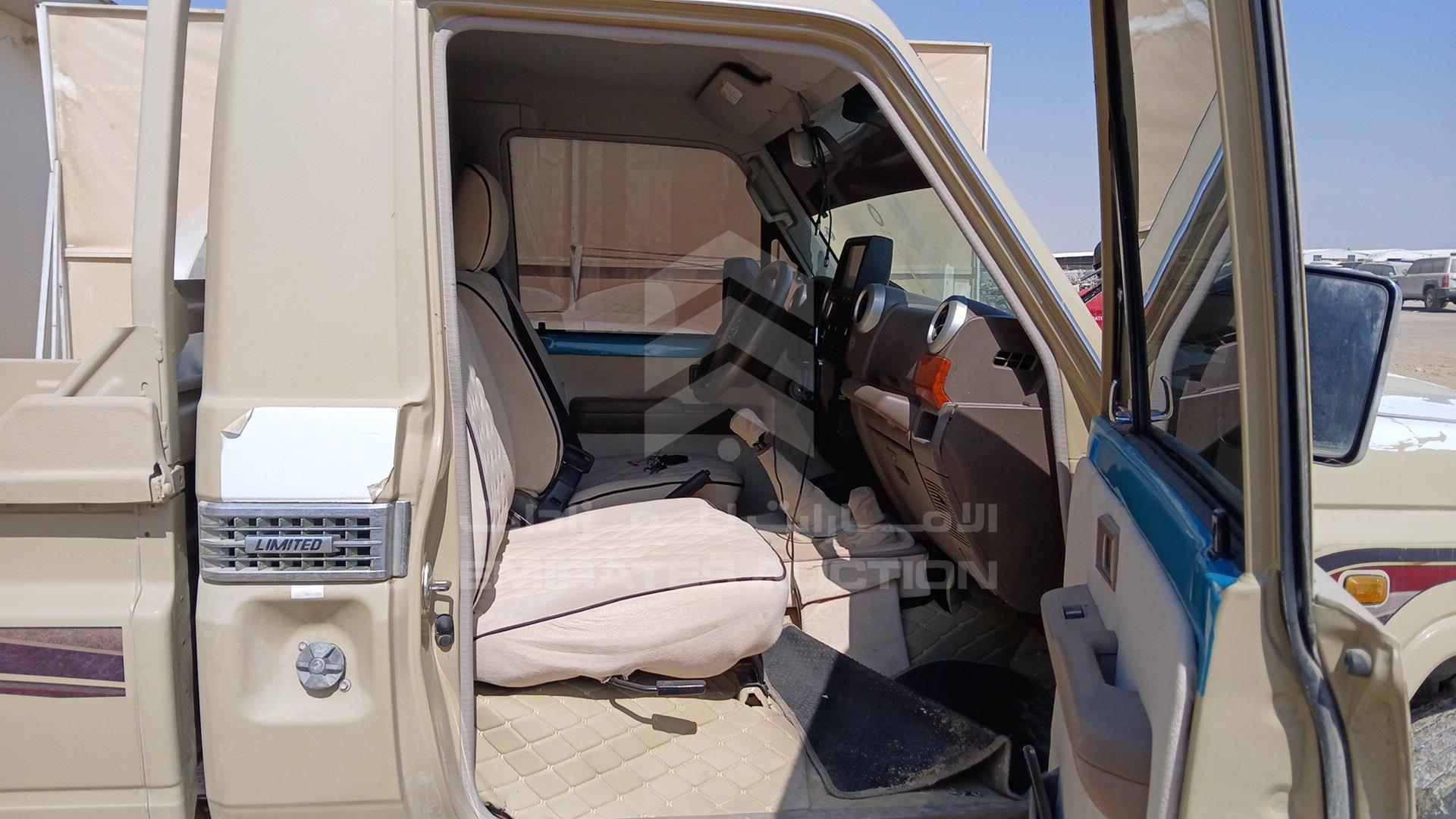 2015 TOYOTA LAND CRUISER VIN: JTFLU73J1F7019579